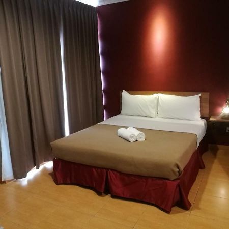 Grandpa Hotel Петалинг Джая Екстериор снимка