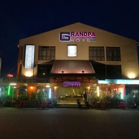 Grandpa Hotel Петалинг Джая Екстериор снимка