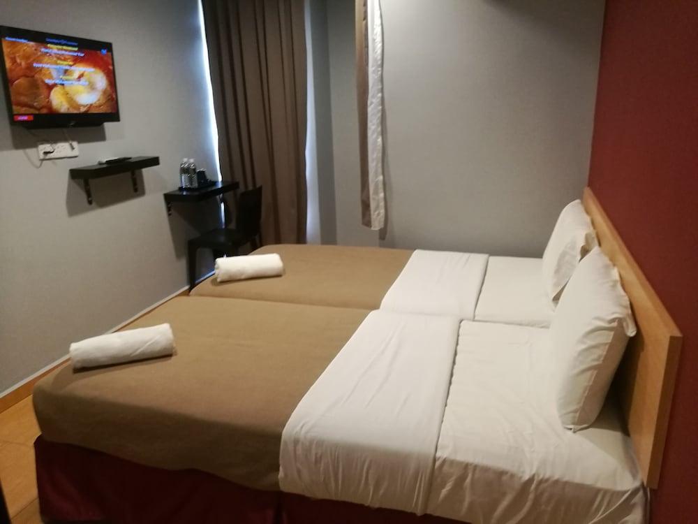 Grandpa Hotel Петалинг Джая Екстериор снимка