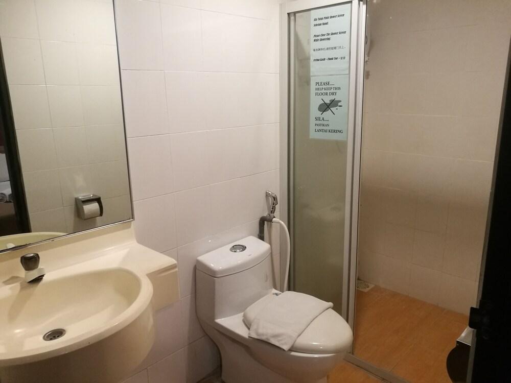 Grandpa Hotel Петалинг Джая Екстериор снимка