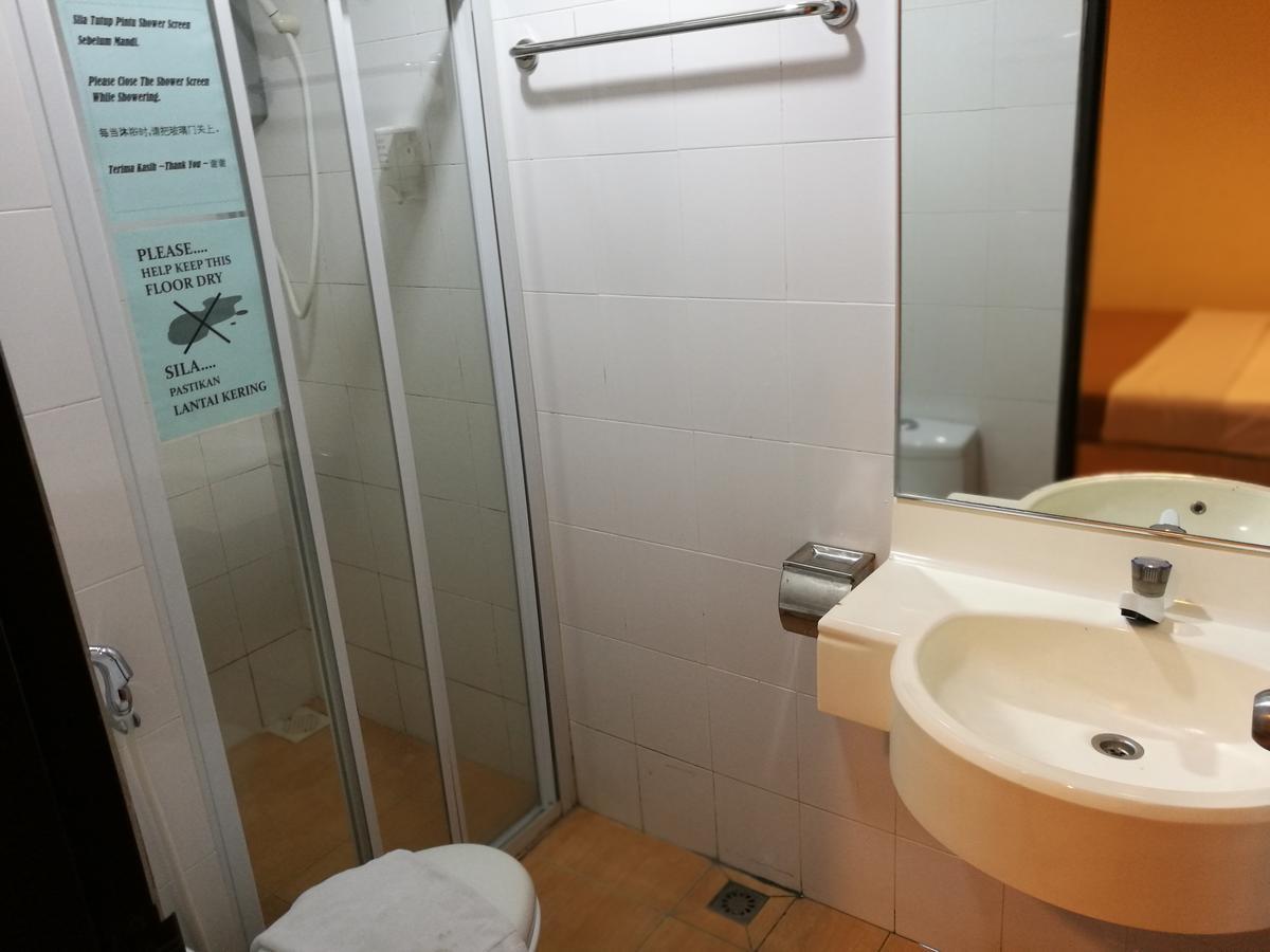 Grandpa Hotel Петалинг Джая Екстериор снимка