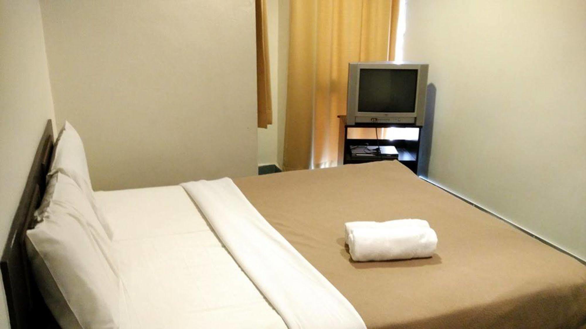 Grandpa Hotel Петалинг Джая Екстериор снимка
