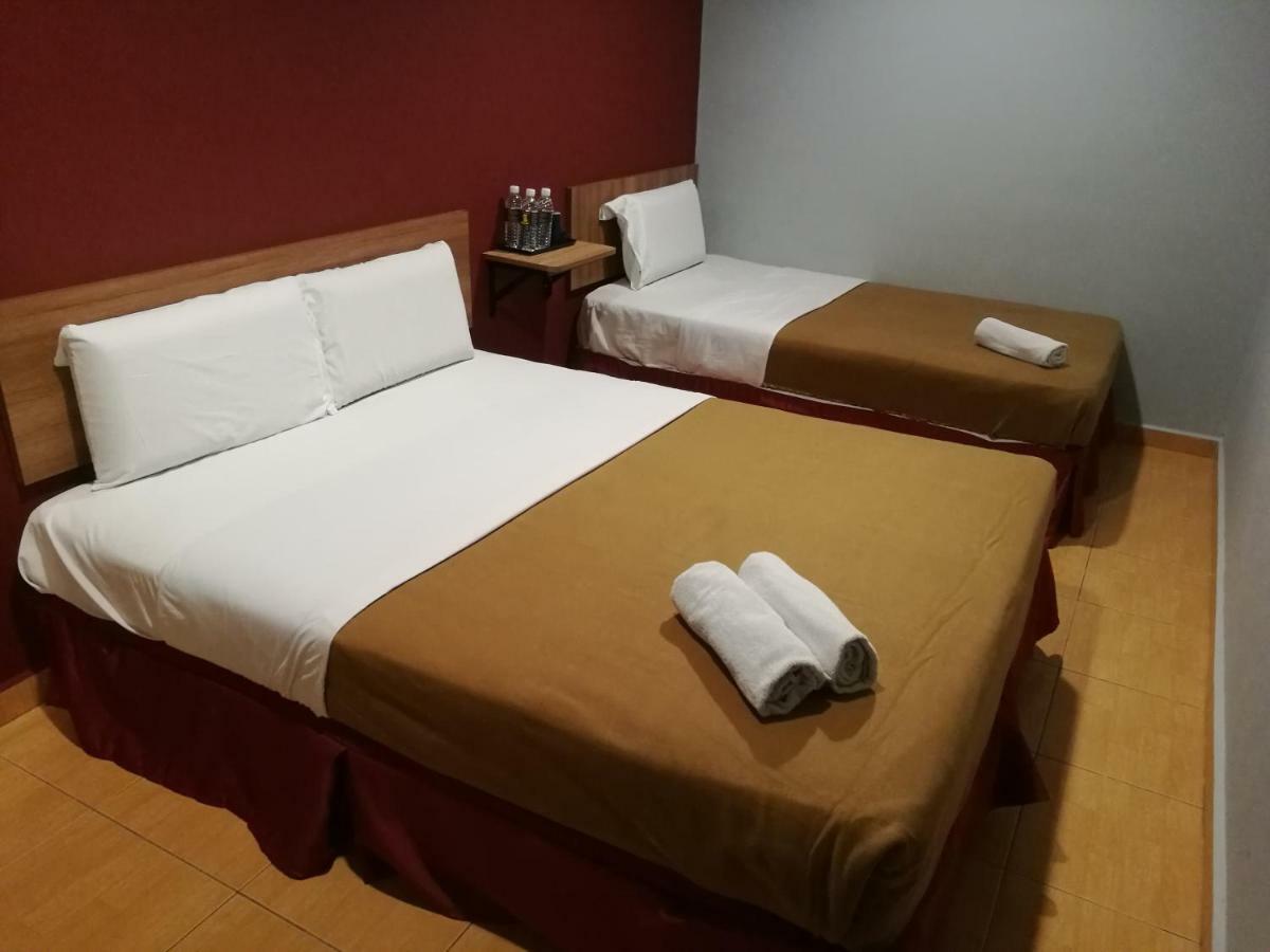 Grandpa Hotel Петалинг Джая Екстериор снимка