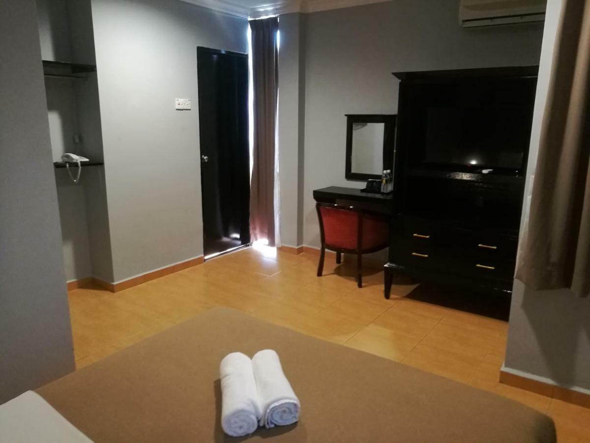 Grandpa Hotel Петалинг Джая Екстериор снимка