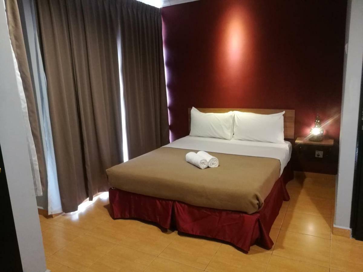 Grandpa Hotel Петалинг Джая Екстериор снимка